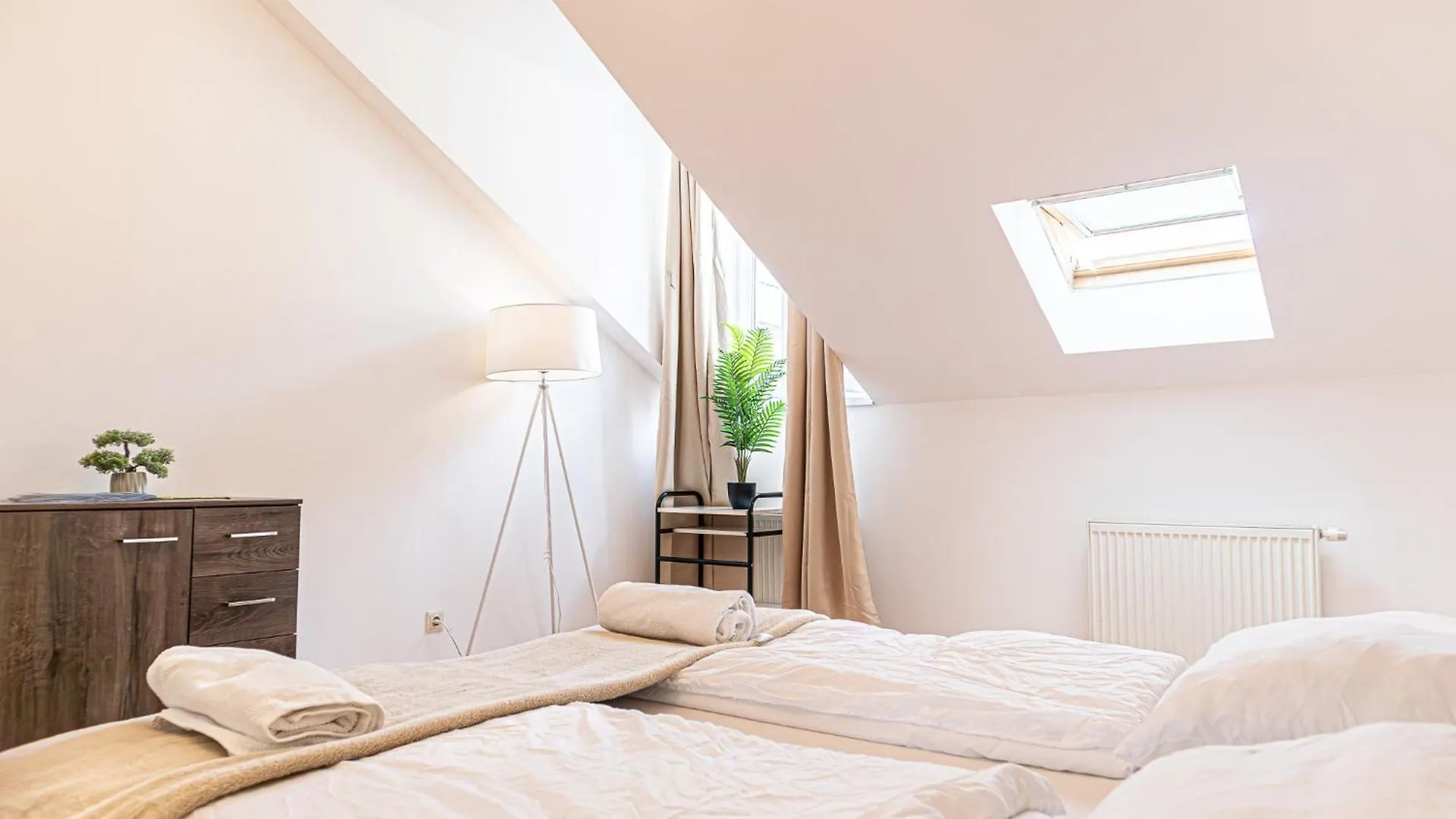 Lovely 2Br Apt, Great Location - Near Schoenbrunn Vienna Apartment