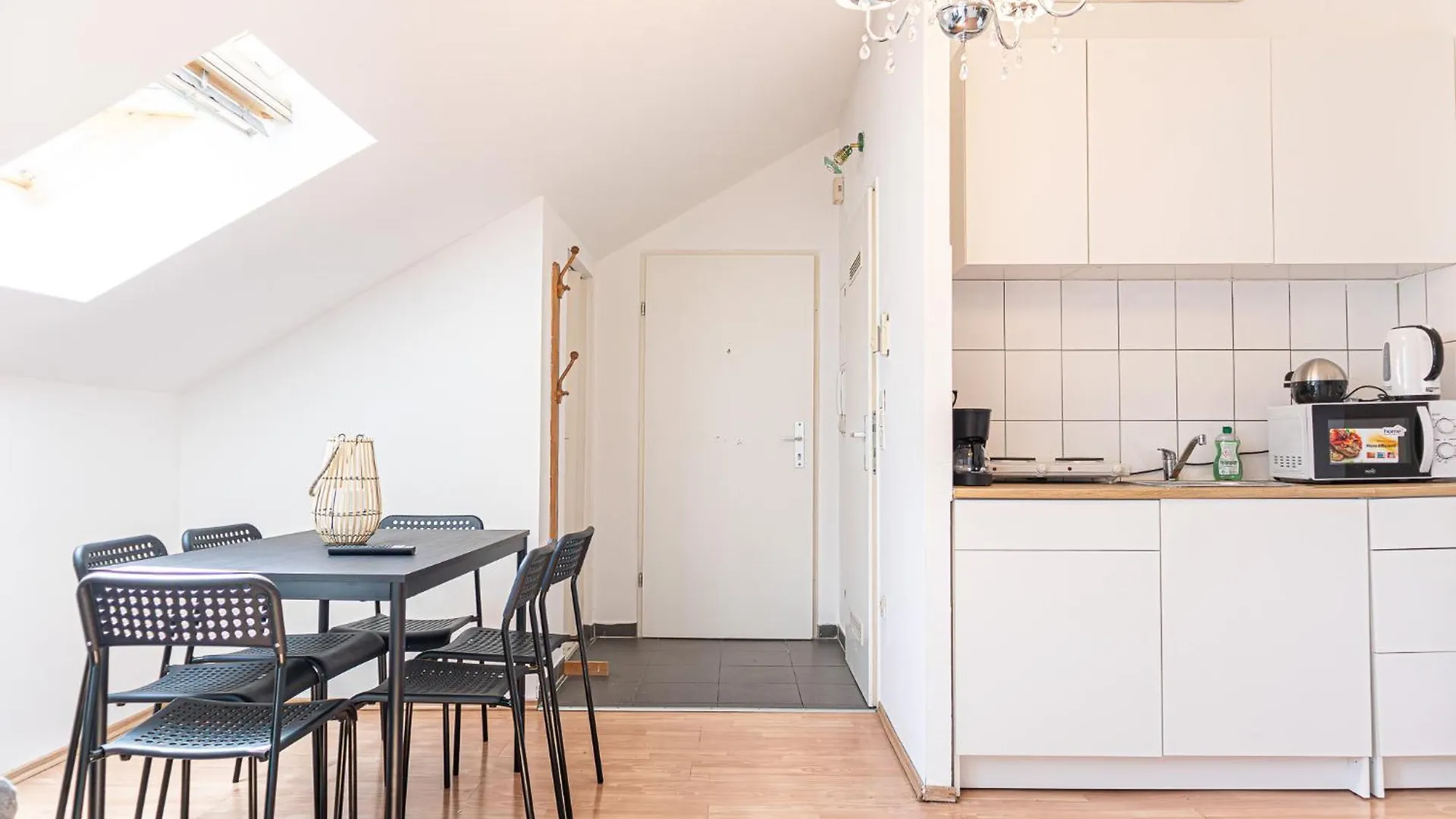 Lovely 2Br Apt, Great Location - Near Schoenbrunn Vienna Apartment