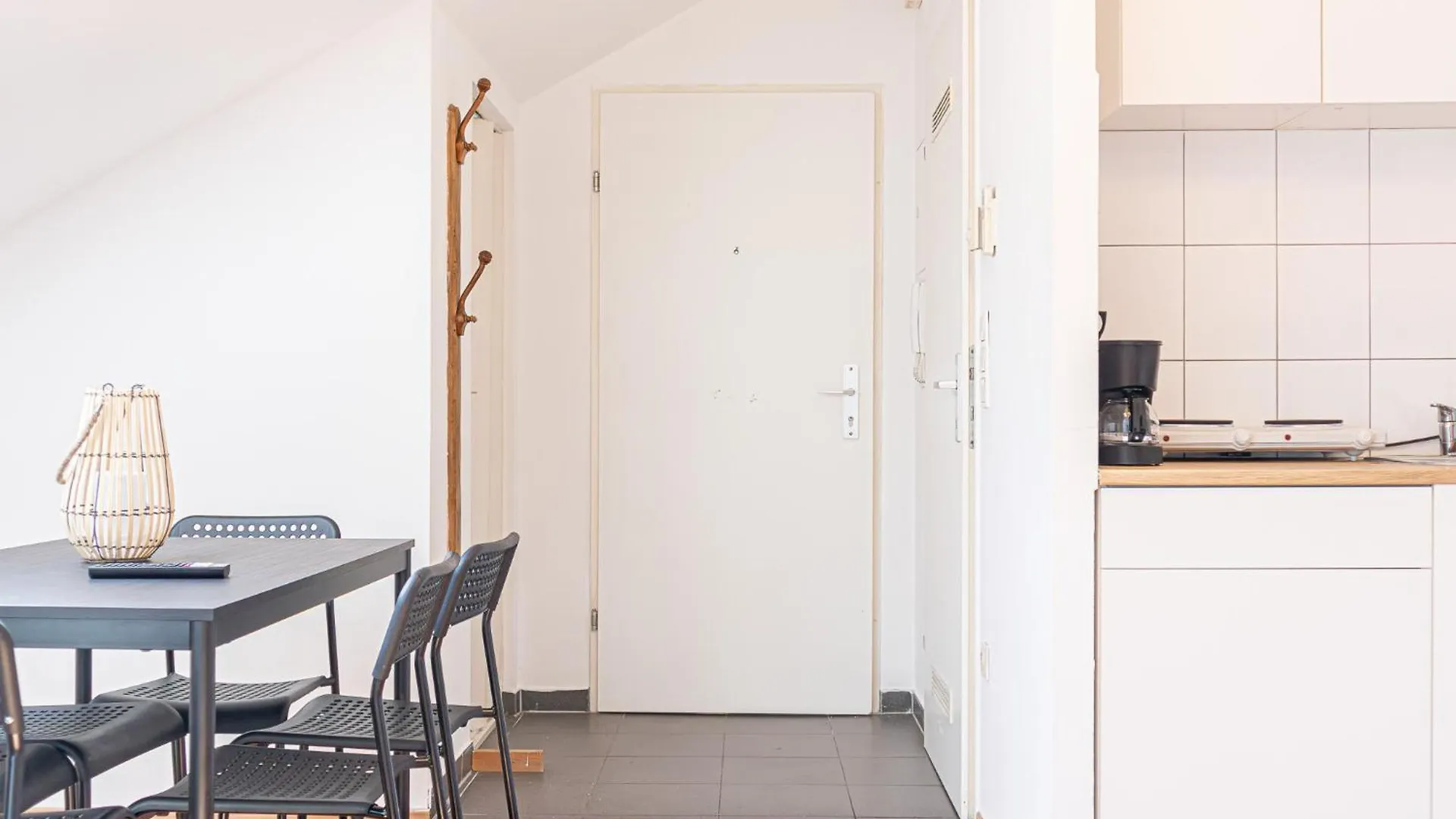 Apartment Lovely 2Br Apt, Great Location - Near Schoenbrunn Vienna Austria